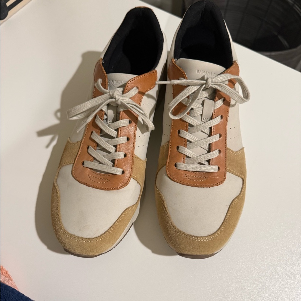 Men's tennis shoes